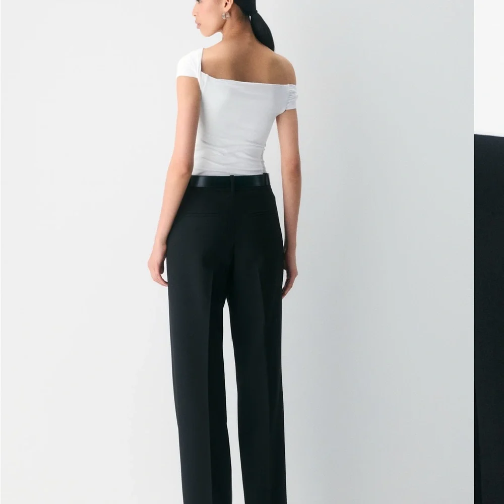 Aritzia Original Contour Ravish Top - Picture 13 of 15